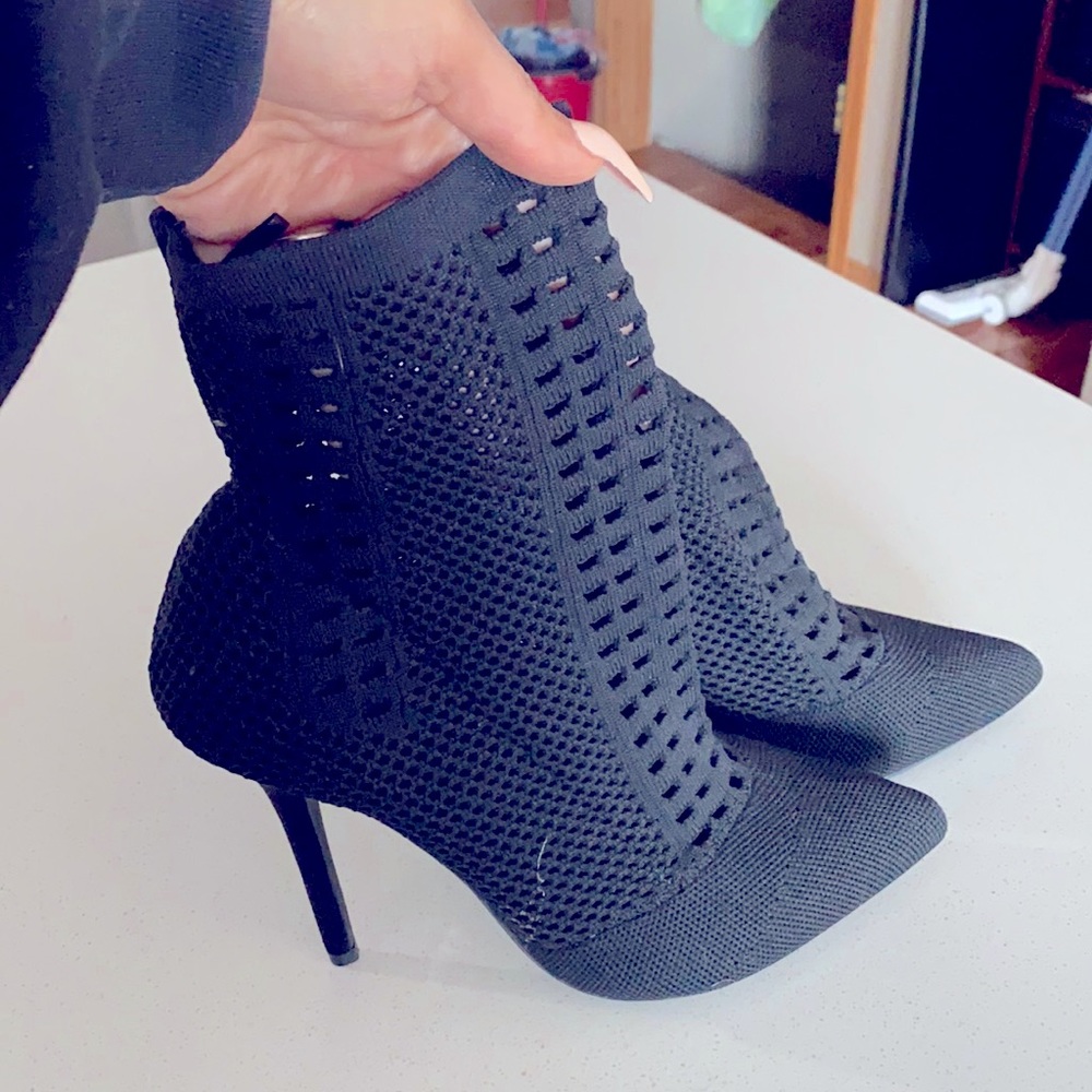 Black pointy toe mesh bootie